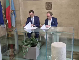 Contract signing